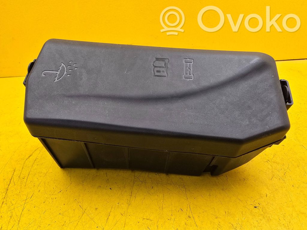 Audi A1 Juego de caja de fusibles 