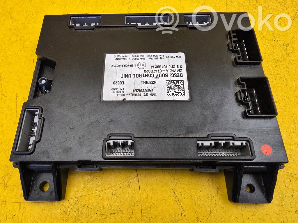 Tesla Model S Comfort/convenience module 