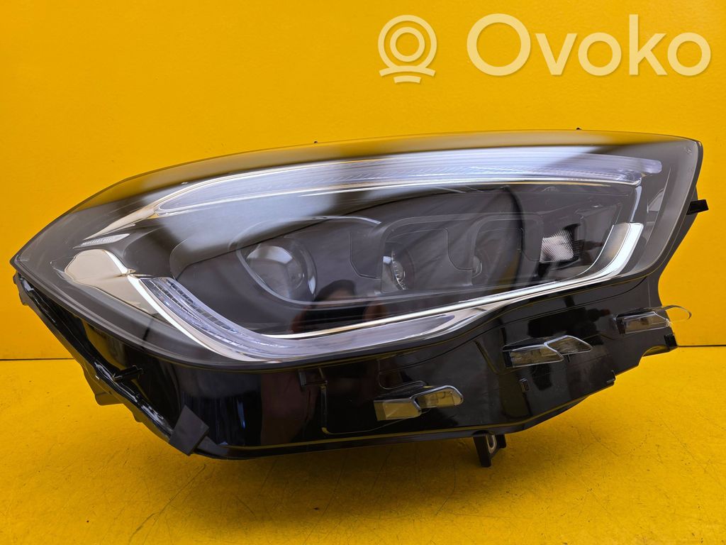Mercedes-Benz GLA H247 Lampa przednia 
