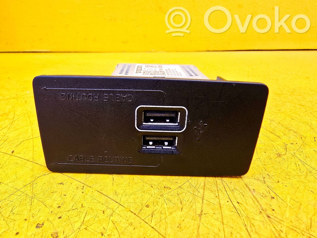 Volvo XC60 USB socket connector 
