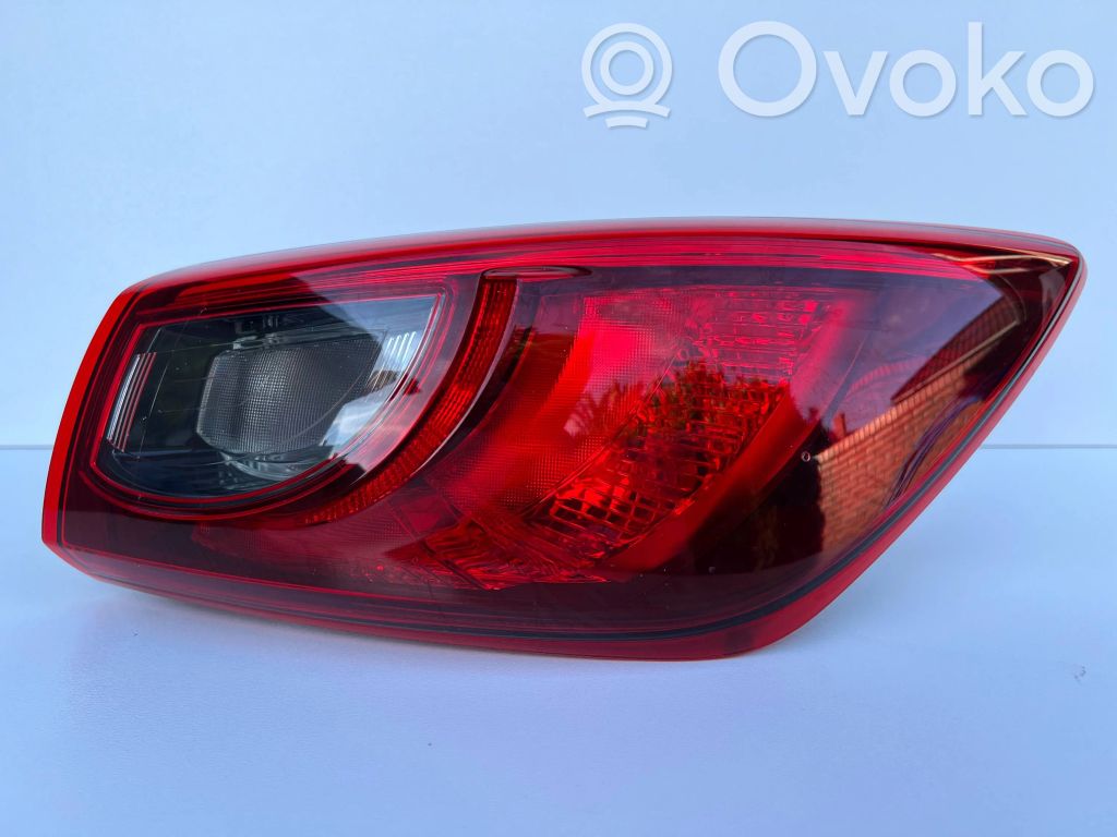 Mazda 3 III Aizmugurējais lukturis virsbūvē 