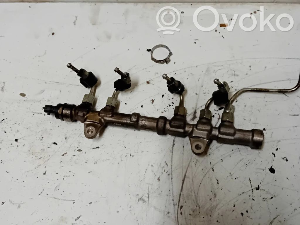 Opel Corsa D Rozdzielacz paliwa 