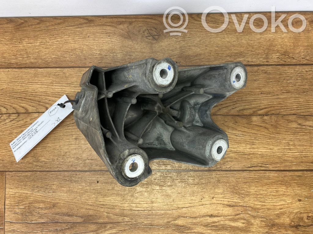 Chevrolet Camaro Engine mounting bracket 