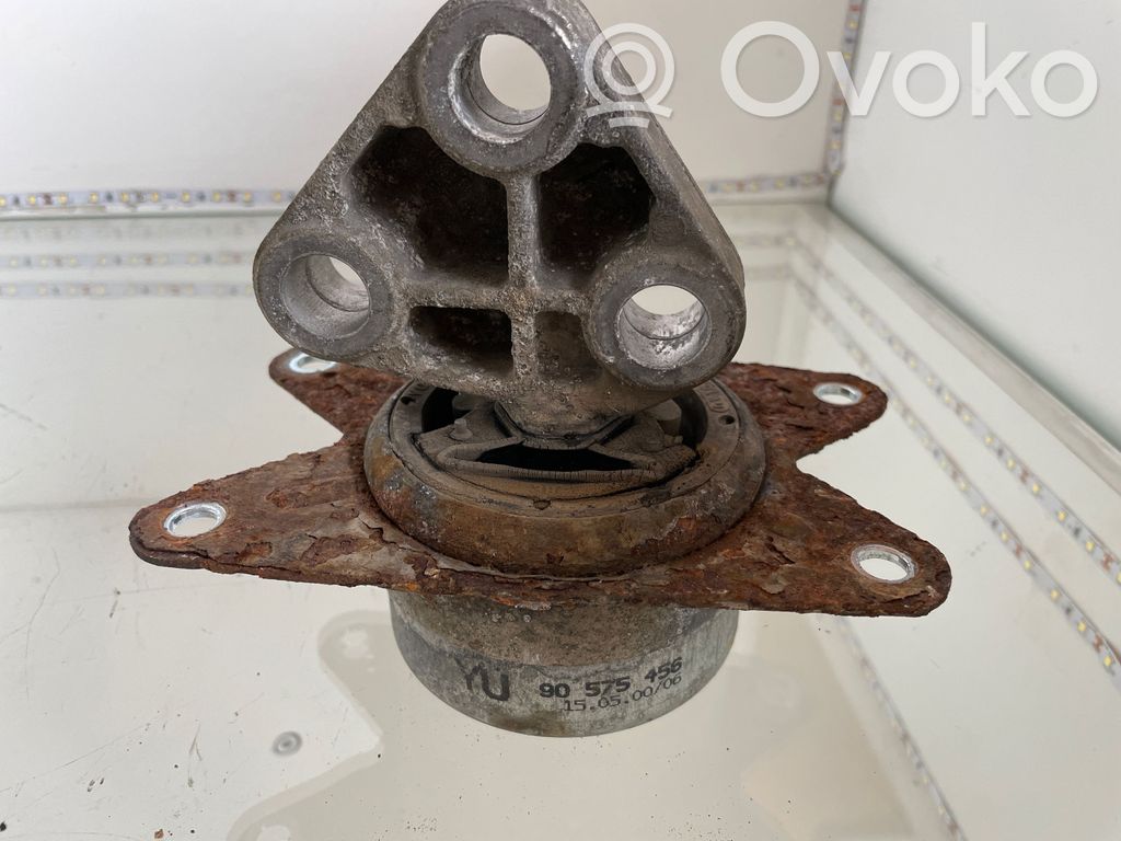 Opel Zafira A Engine mount bracket 