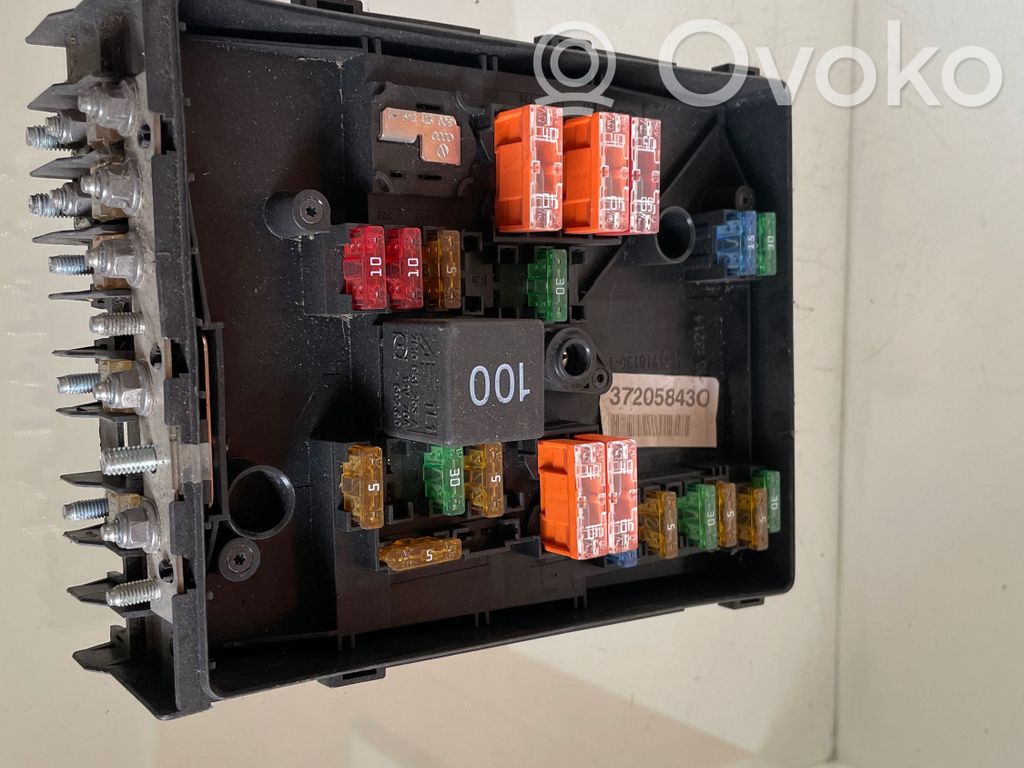 Volkswagen Golf V Fuse module 