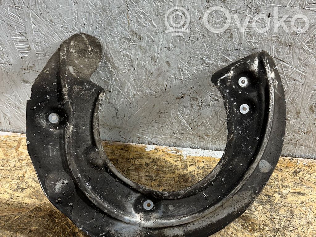 BMW X7 G07 Etujarrun jarrulevyn pölysuojalevy 