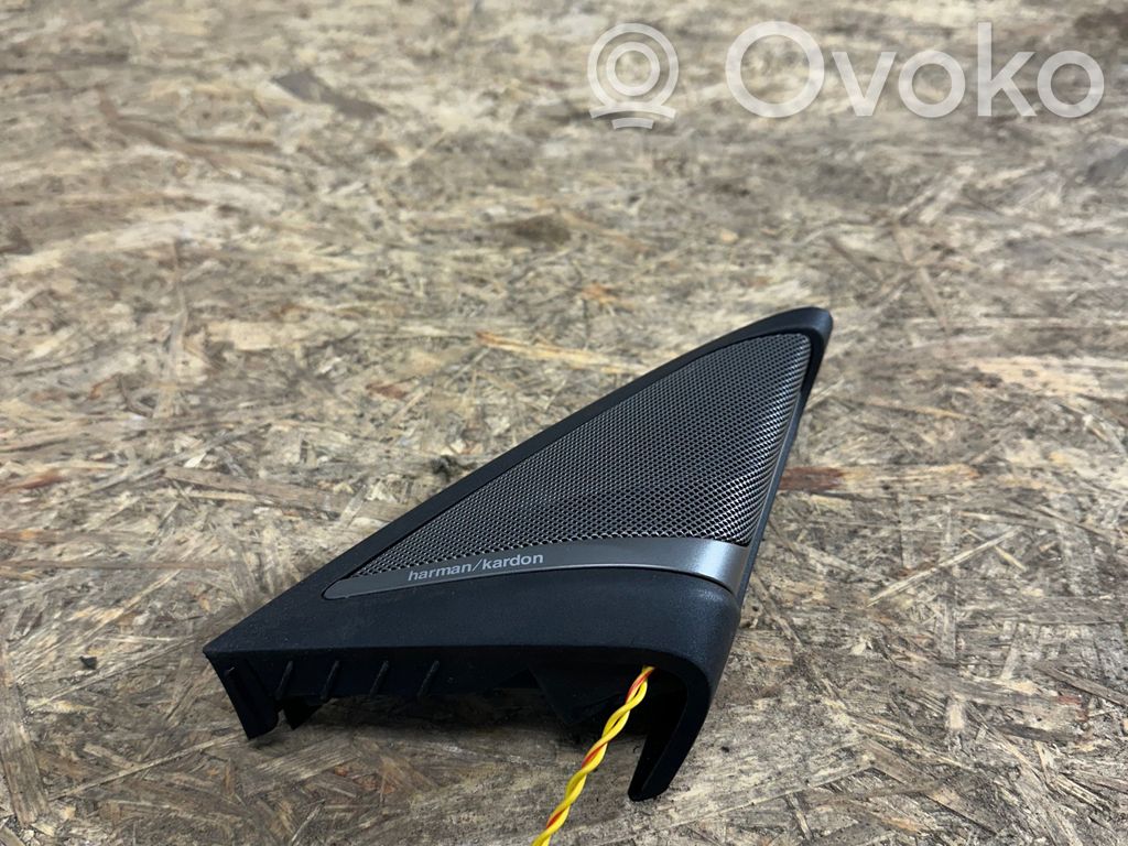 BMW 5 G30 G31 G38 Maskownica głośnika drzwi przednich 
