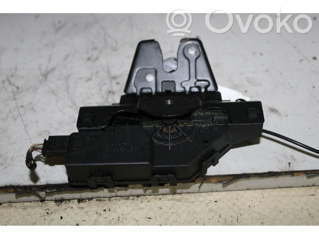 Tailgate lock latch