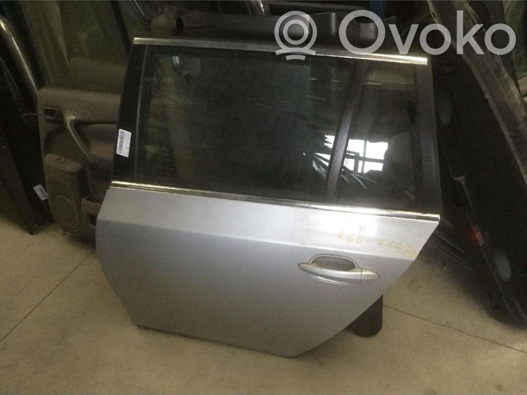 Aizmugurējās durvis   41527158501