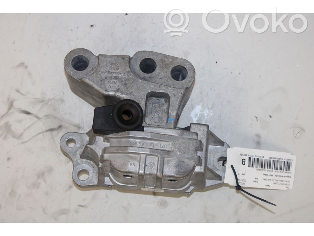 Jeep Compass Engine mount bracket 