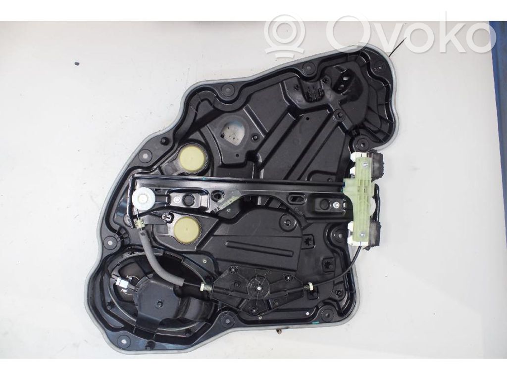 Regulador manual de la ventanilla trasera   K68292132AA