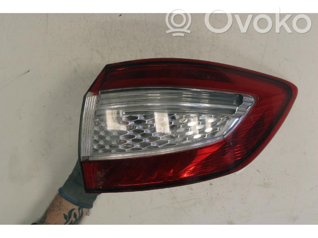 Ford Mondeo MK IV Lampă spate în caroserie 