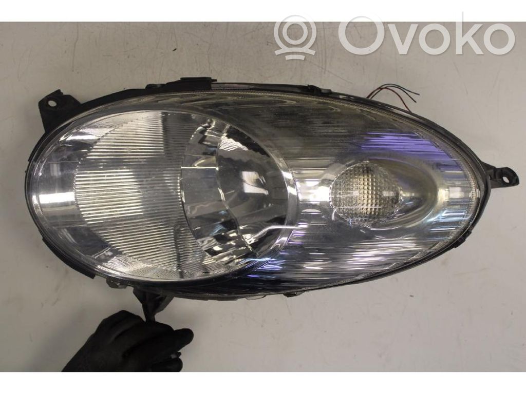 Phare frontale   26060AX700