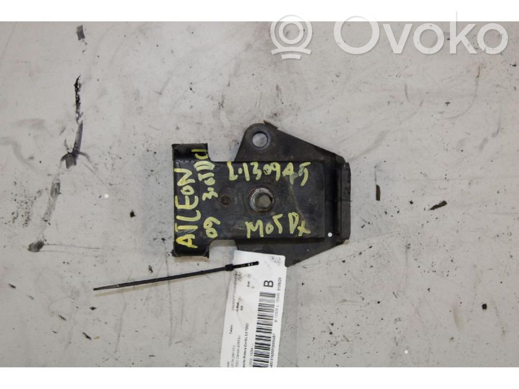 Engine mount bracket