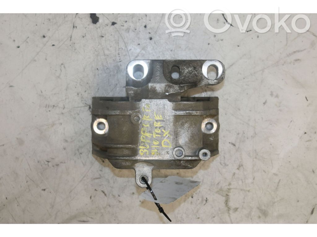 Engine mount bracket   3618374