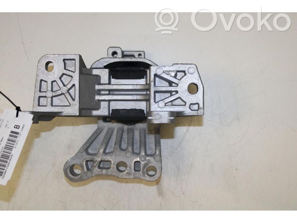 Jeep Compass Engine mount bracket 