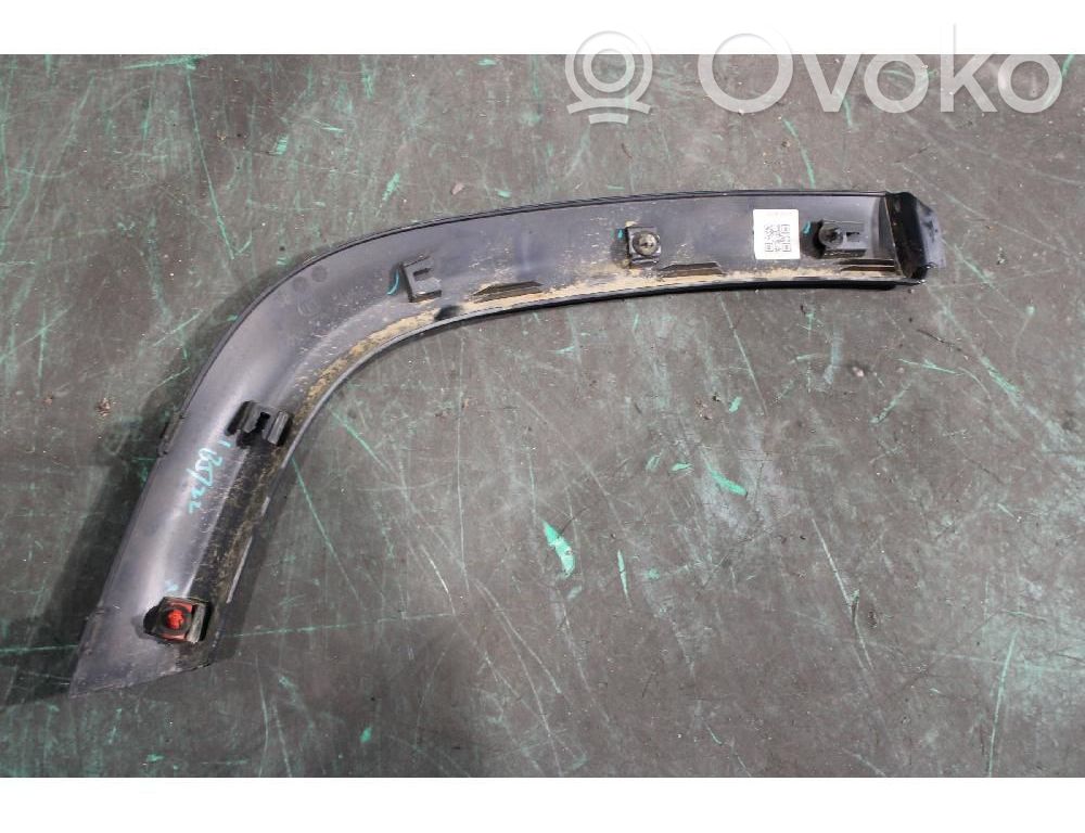 Moldura de la aleta trasera   7357179040