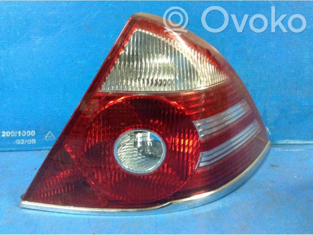 Ford Mondeo Mk III Lampă spate în caroserie 