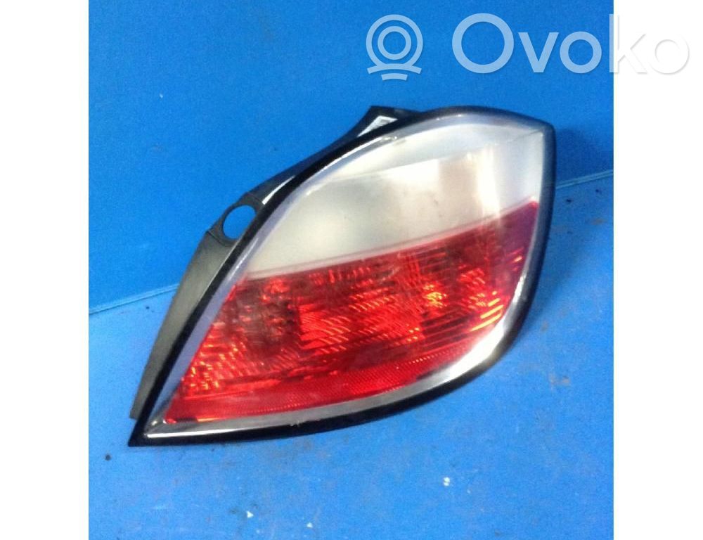 Opel Astra H Lampa tylna 