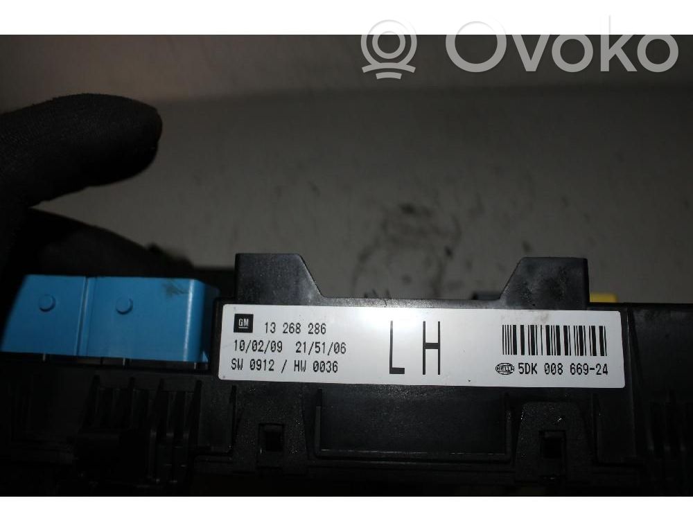 Opel Zafira B Modul confort 