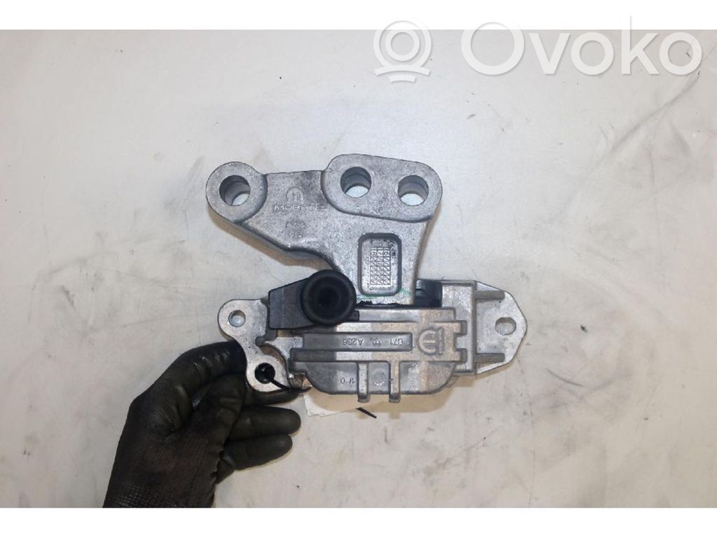 Jeep Compass Engine mount bracket 