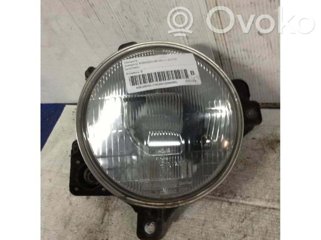 SsangYong Korando Lampa przednia 