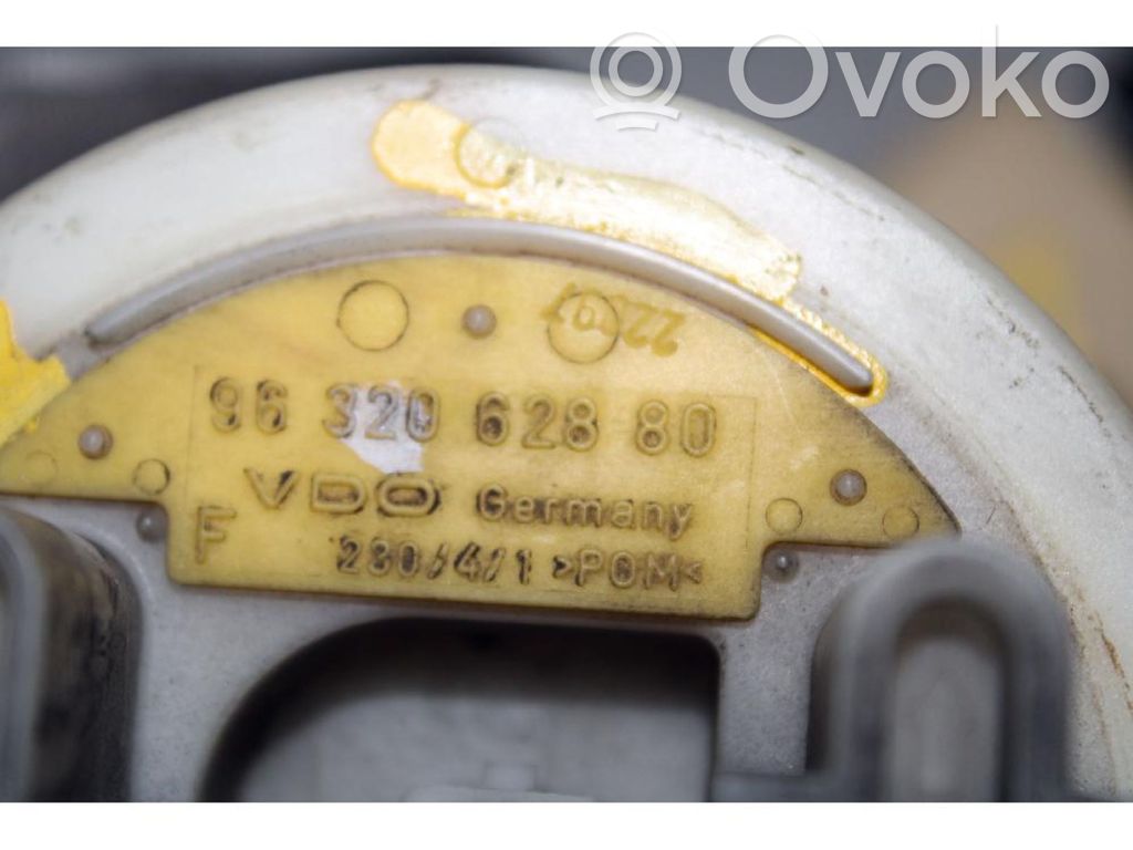 Peugeot 106 Bomba interna de combustible 
