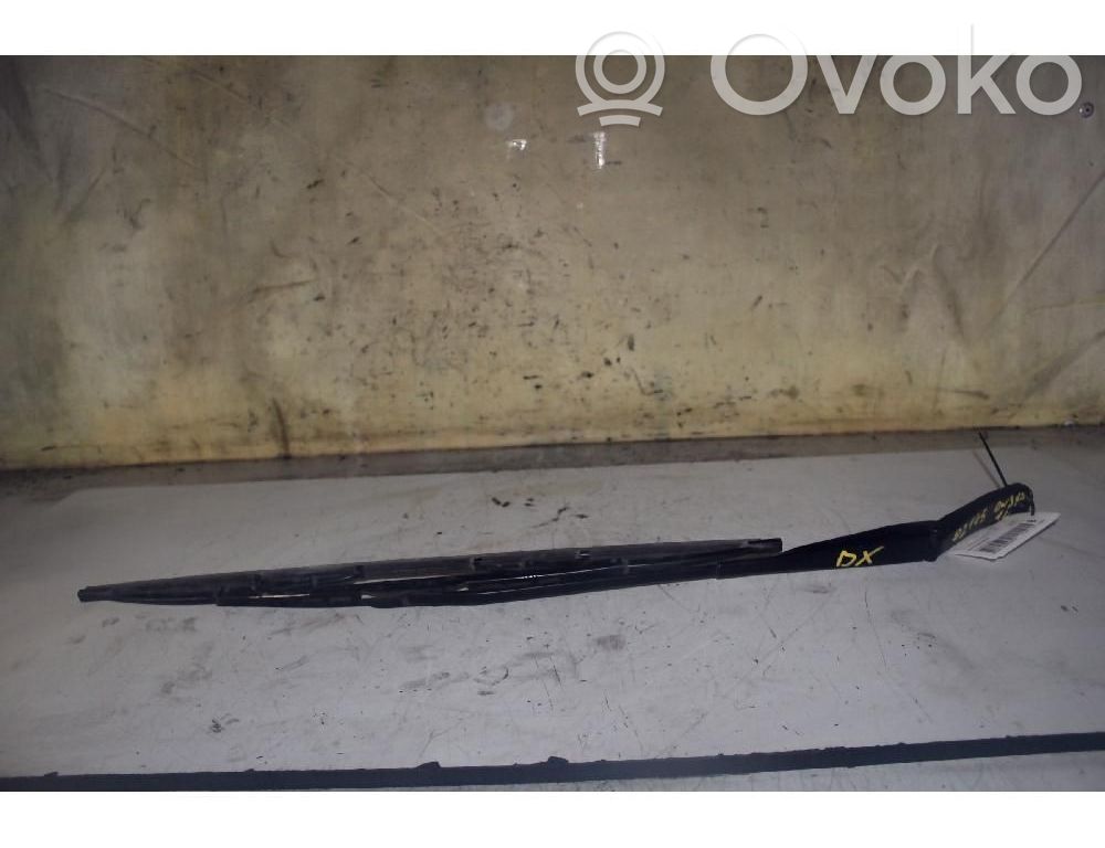 Front wiper blade arm