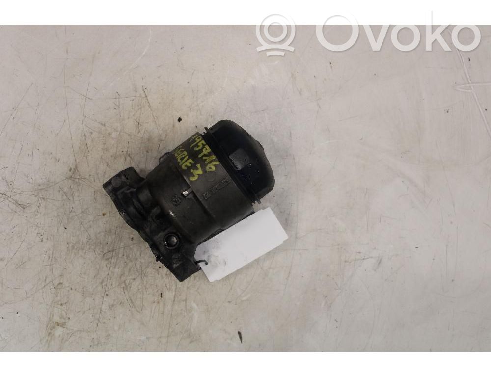 BMW 3 E90 E91 Supporto di montaggio del filtro dell’olio