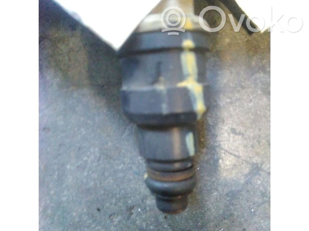 Volkswagen Golf III Wtryskiwacz paliwa 