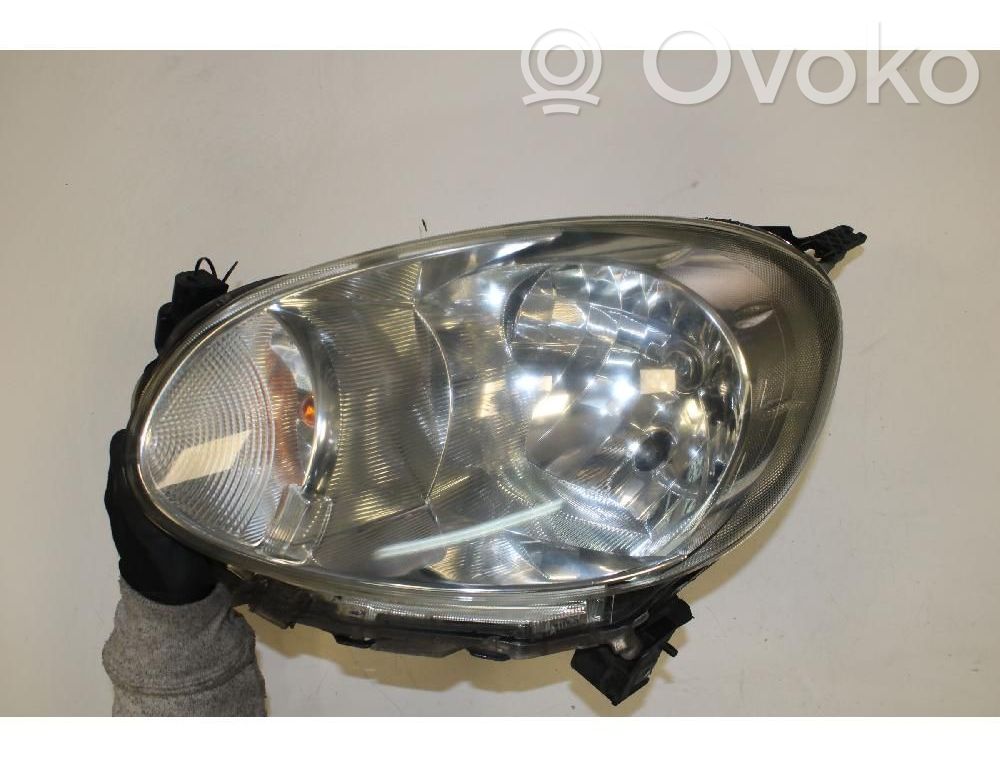 Nissan Micra Lampa przednia 