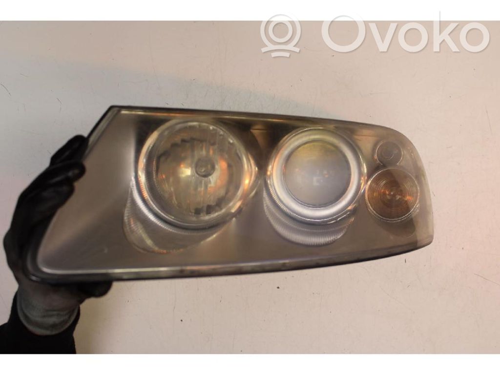 Volkswagen Touareg I Lampa przednia 