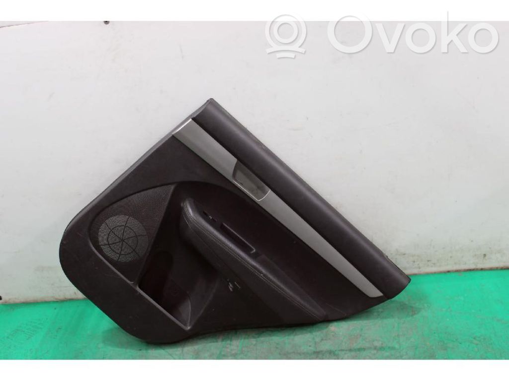 Moldura del tarjetero de la puerta trasera
