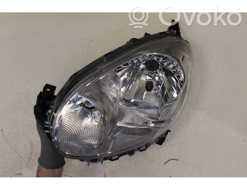 Nissan Micra Lampa przednia 