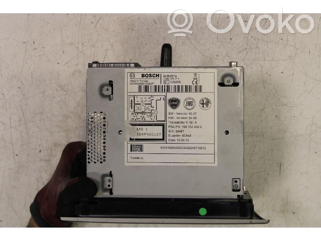 Panel / Radioodtwarzacz CD/DVD/GPS   BOSCH,015610245500C8,035238,0400,102,150413,32487,455,7642328316,815CM2328D1032487,955,DATE,FGA,HWVERSION,INC,MADE,NR,OC843,PN,PORTUGAL,SB12,SERPRODUCT,SI10A,SN,SUPPLIER,SWVERSION,TRACEABILITY,UE