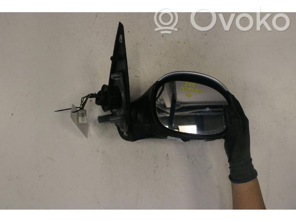 Peugeot 206 Front door electric wing mirror 