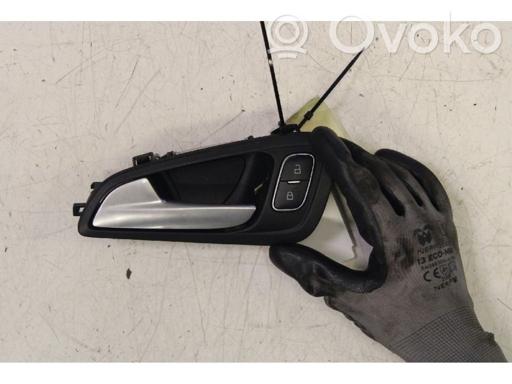 Ford Focus Poignée inférieure de porte avant 