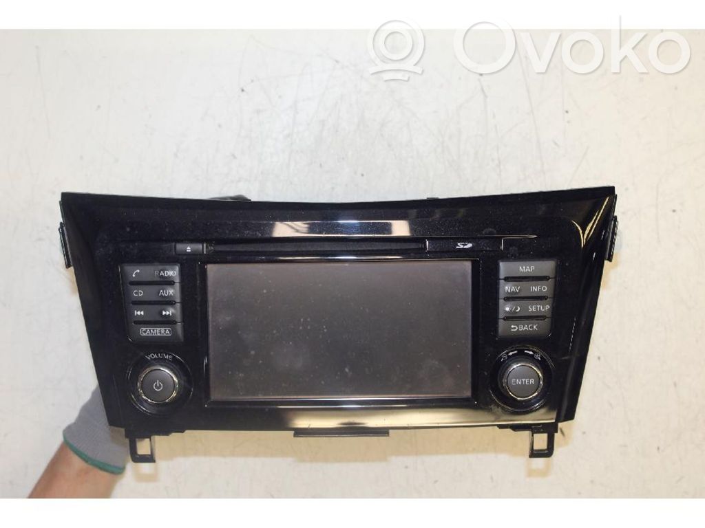 Nissan Qashqai Panel / Radioodtwarzacz CD/DVD/GPS 
