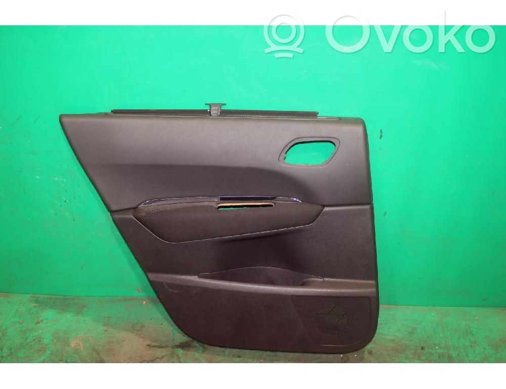 Peugeot 5008 Takaoven verhoilu 
