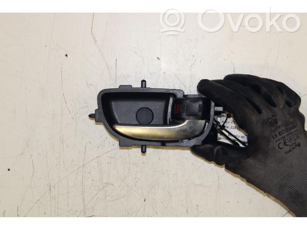 Toyota Yaris Mâner interior ușă față 