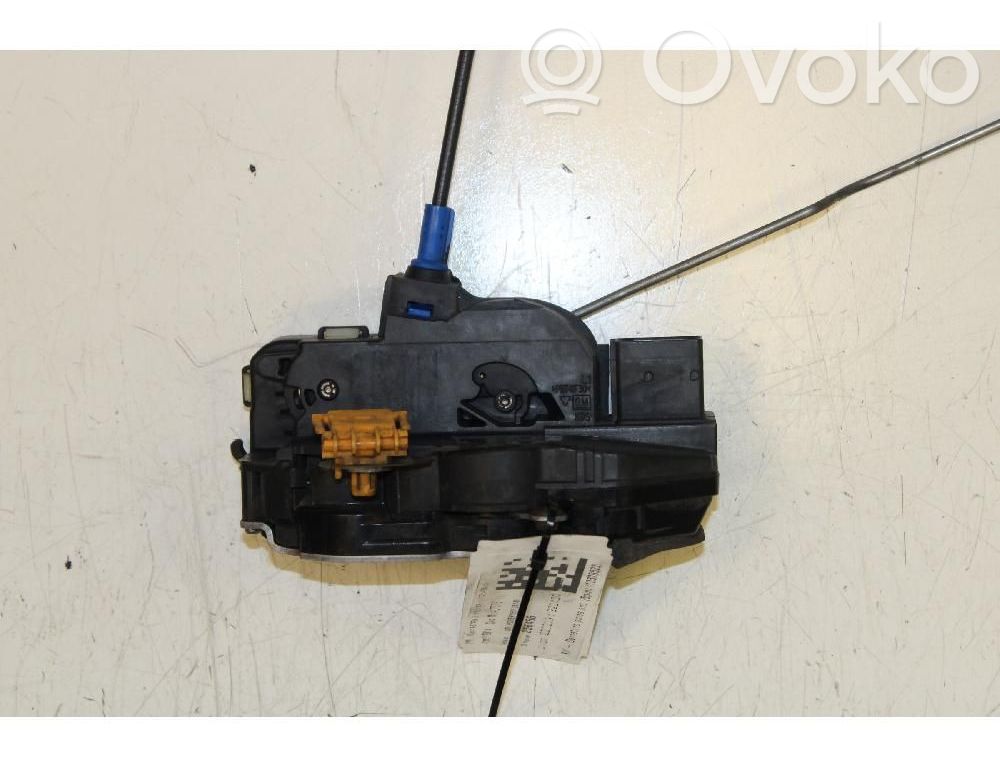 Opel Astra J Front door lock 
