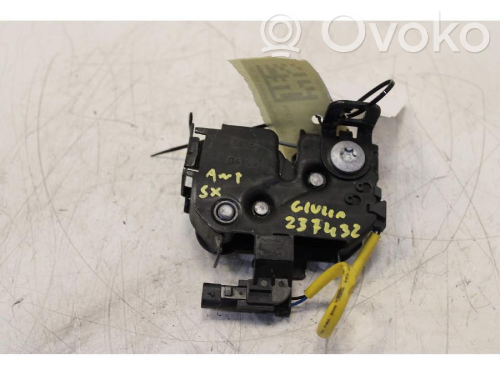 Tie down hook / loop   MOPAR,50563897