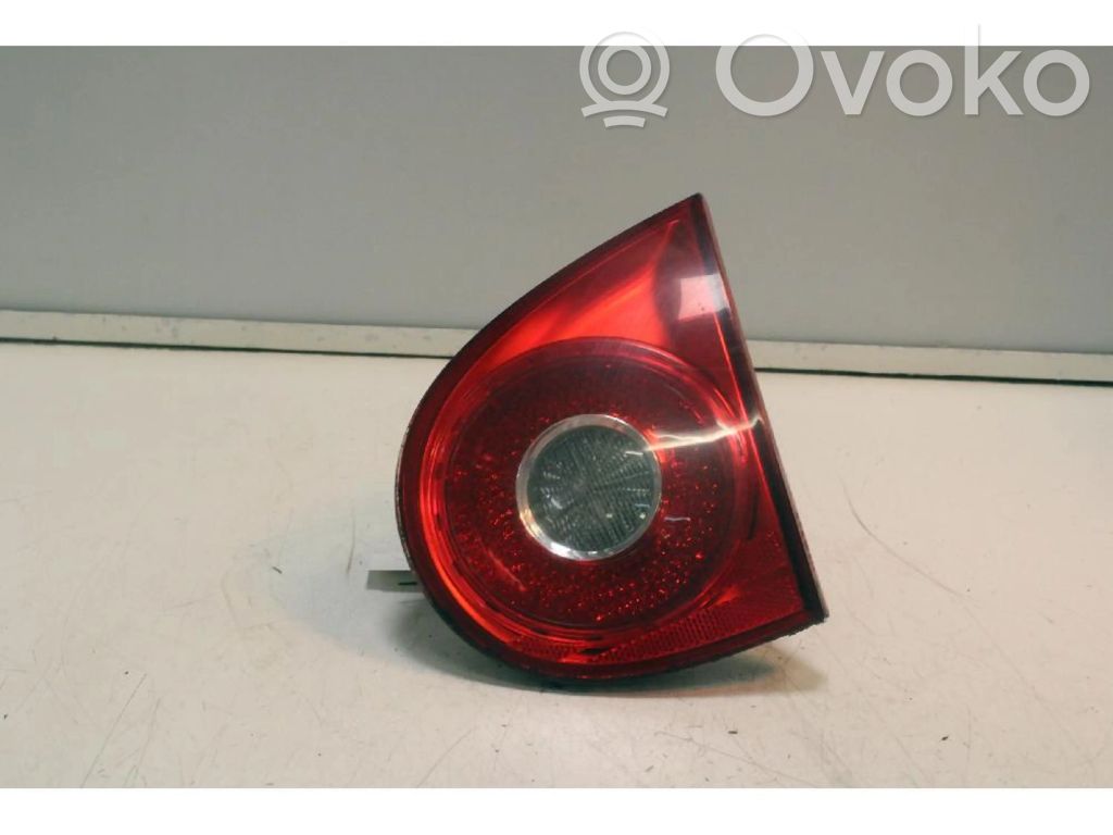 Volkswagen Golf V Lampă spate în capacul portbagajului