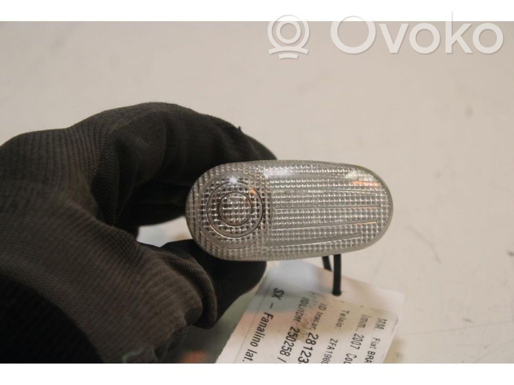 Fiat Bravo Indicatore di direzione del parafango anteriore 
