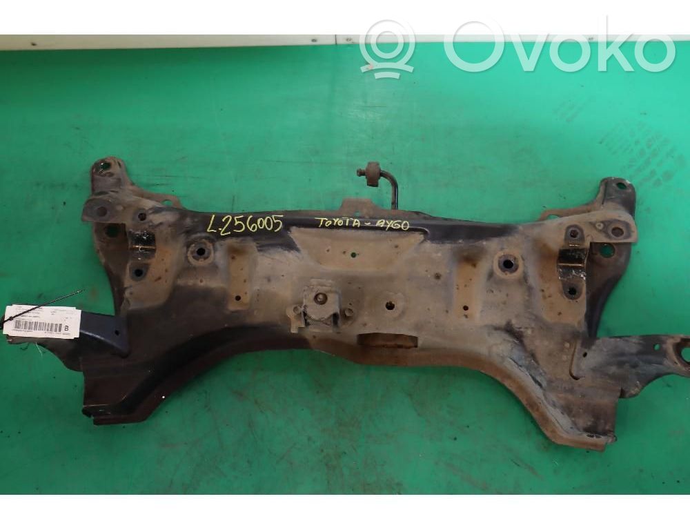 Toyota Aygo AB10 Rama pomocnicza przednia 