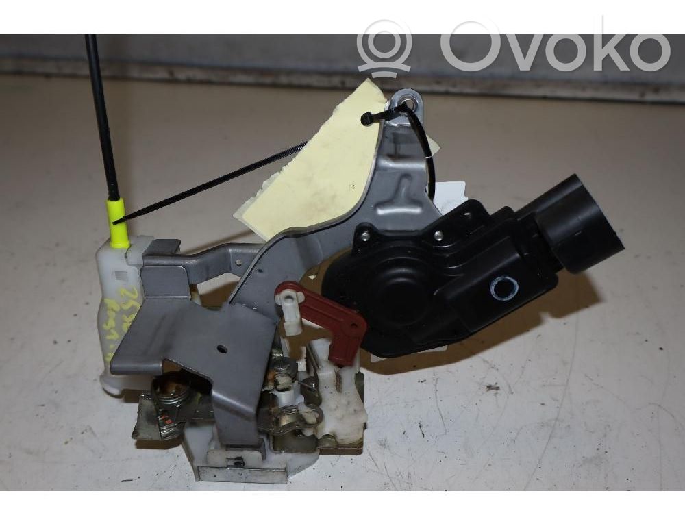 Peugeot 107 Zamek drzwi tylnych 