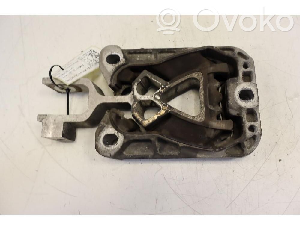 Ford Focus Engine mount bracket 
