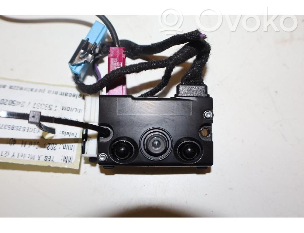 Tesla Model Y Windshield/windscreen camera 