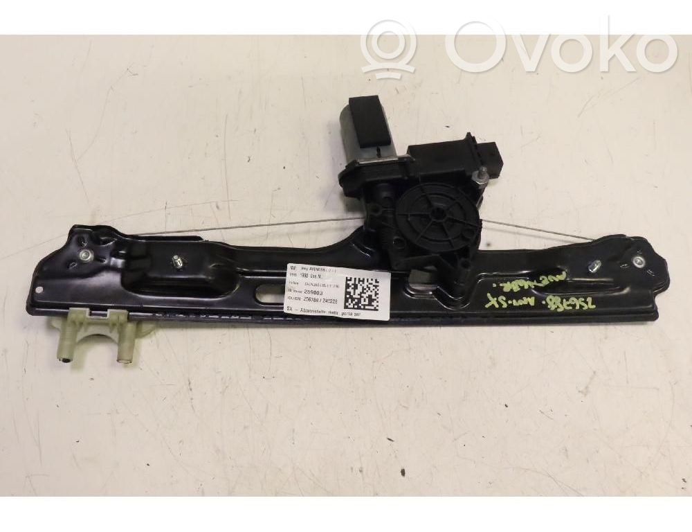 Jeep Avenger Macara ușă față cu motor