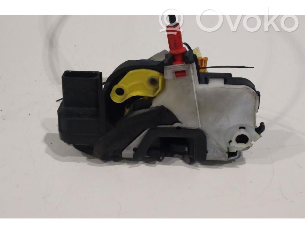 Opel Astra J Etuoven lukko 